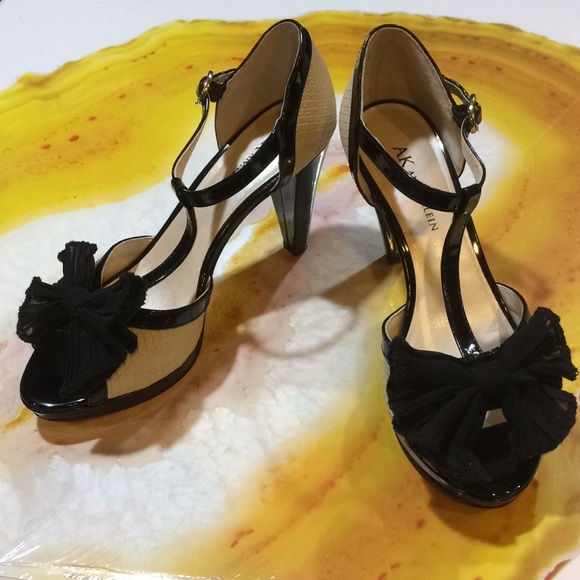 AK ANNE KLEIN “Akedee” Heels